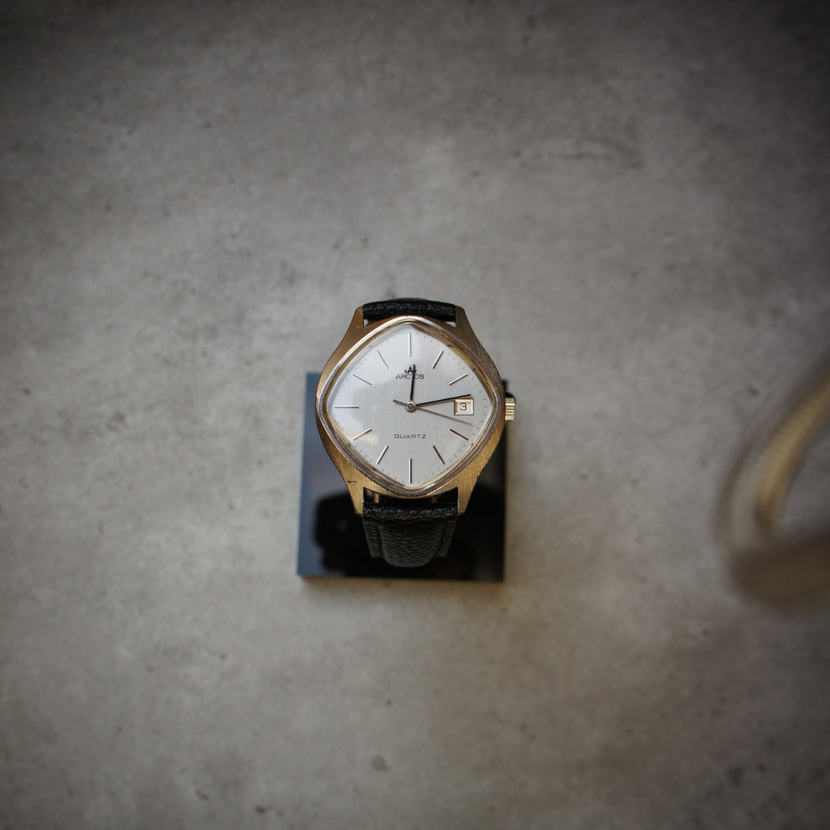 Arctos Quartz Asymmetrical – 1990s analog watch